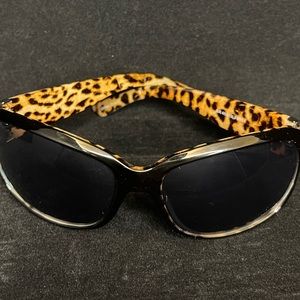 FGX International Women’s Oversized Sunglasses